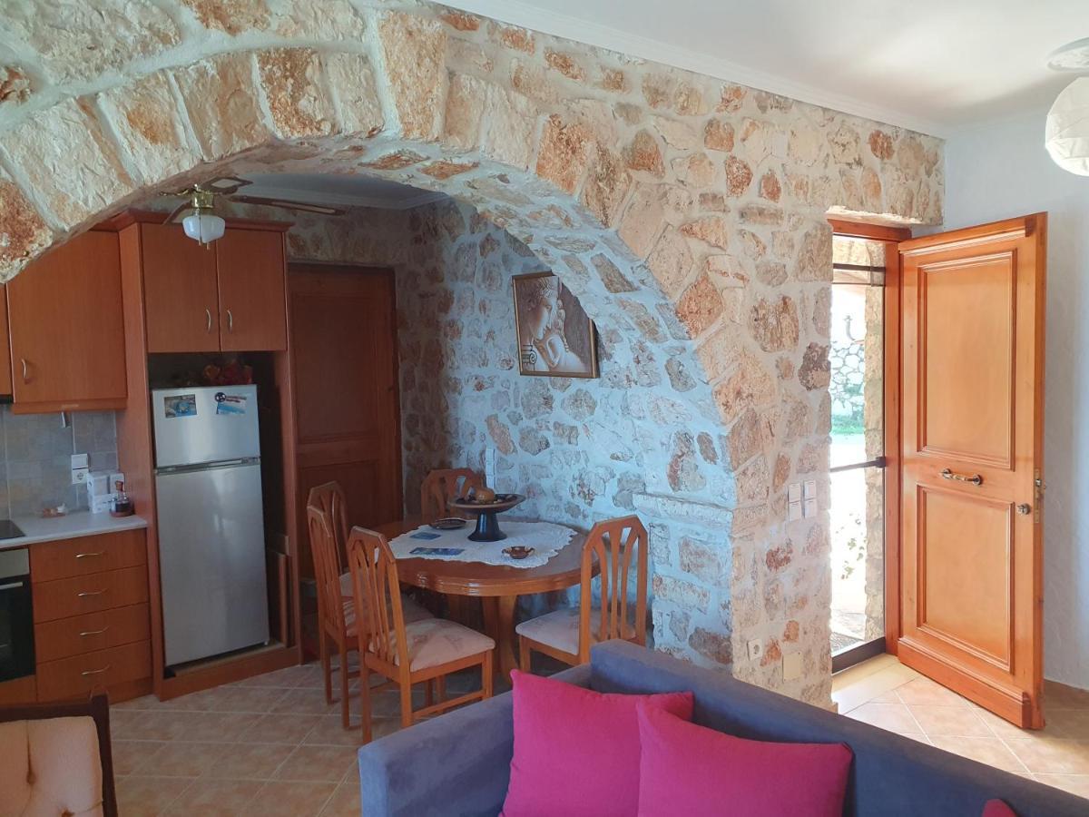 Nireas : Stone Villa Orthoniai Bagian luar foto