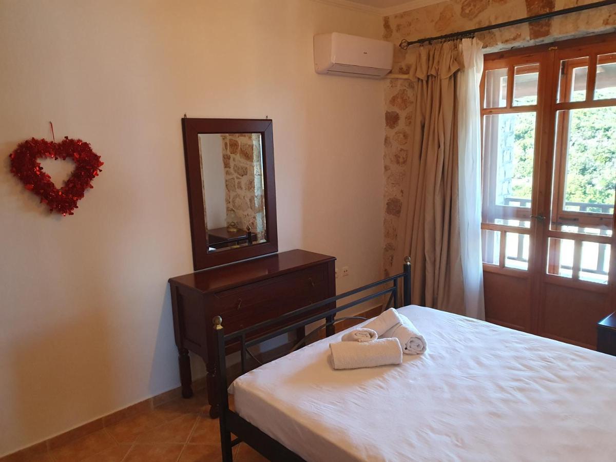 Nireas : Stone Villa Orthoniai Bagian luar foto