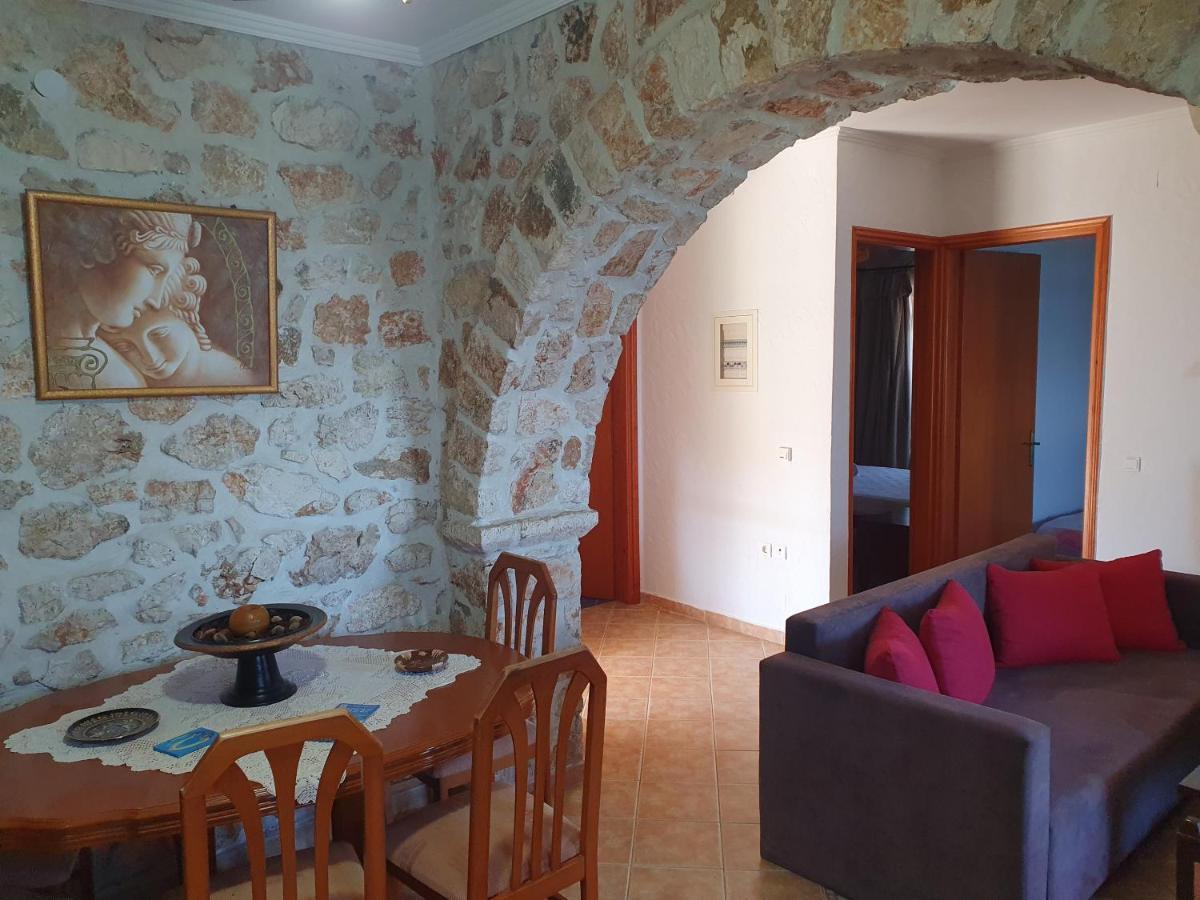 Nireas : Stone Villa Orthoniai Bagian luar foto