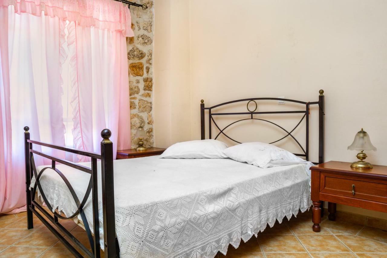 Nireas : Stone Villa Orthoniai Bagian luar foto