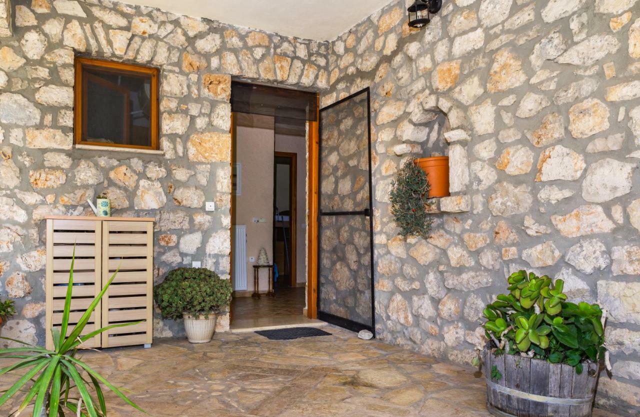 Nireas : Stone Villa Orthoniai Bagian luar foto