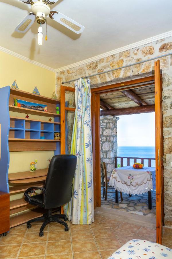 Nireas : Stone Villa Orthoniai Bagian luar foto